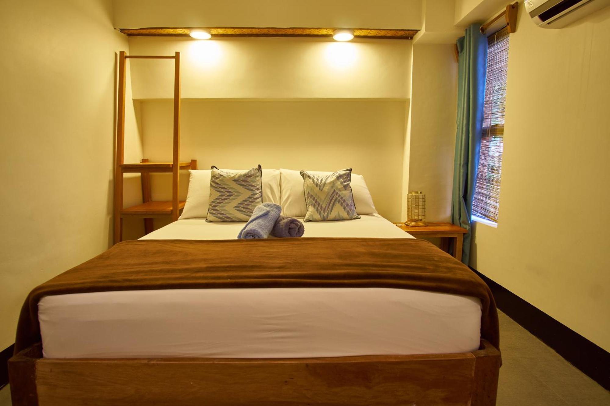 Deluxe Queen Room