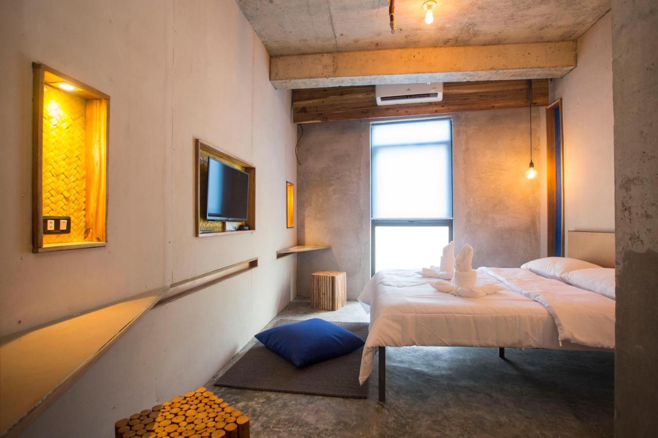 Habitación con cama grande